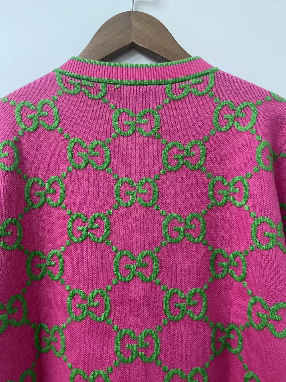 Gucci Pink and Green GG Crew Neck Cardigan Sweater - Picture 8 of 14